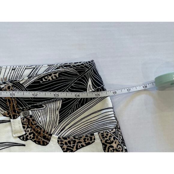 Chico's So Slimming Girlfriend Slim Leg Ankle Jean Tropical Animal/Leopard, 4 - Picture 13 of 15